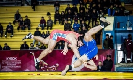 Фоторепортаж с первого дня Кубка РК по греко-римской борьбе