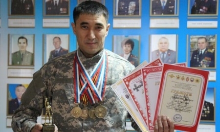 Сотрудник спецназа ДВД ВКО завоевал 4 золотые медали на турнире по гиревому спорту