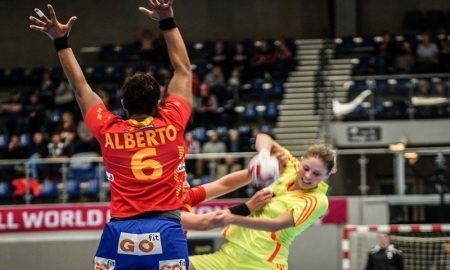 Казахстанки проиграли испанкам на старте чемпионата мира