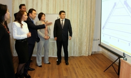 В офисе ФФК проходит рабочее совещание с представителями УЕФА