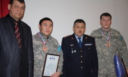 В мангистауской полиции наградили грамотами призеров чемпионата мира по универсальному бою
