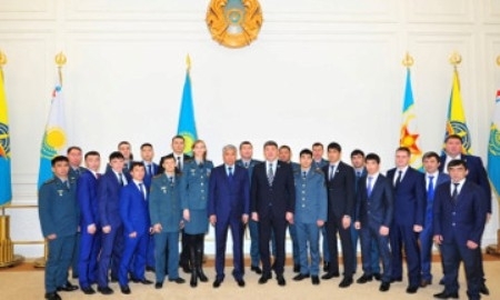 Министр обороны РК наградил лучших армейских спортсменов 