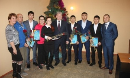 10 лучших спортсменов и тренеров Мангыстау получили премии