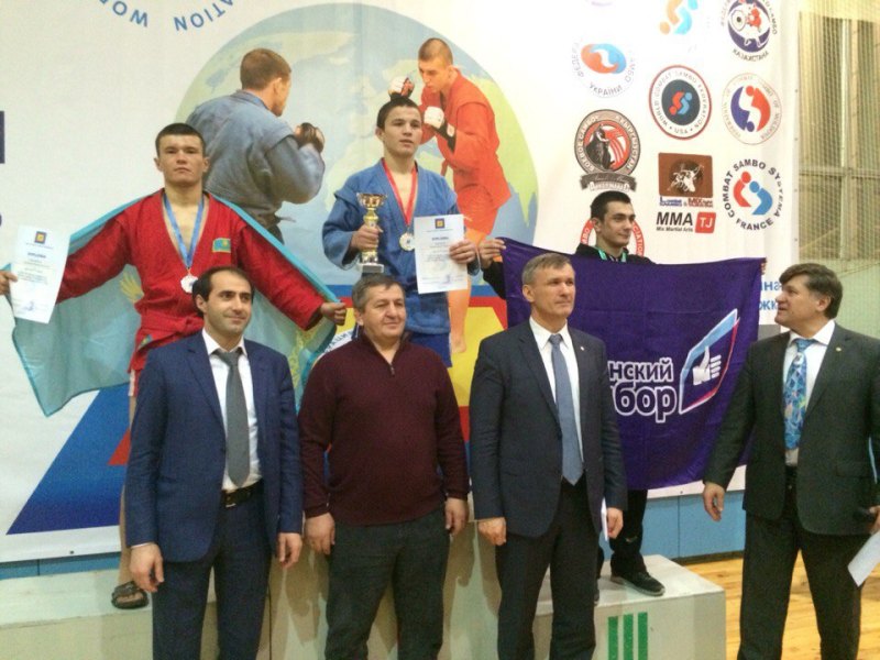 2 «серебра» и «золото» завоевали в Москве на чемпионате мира по боевому самбо полицейские Караганды