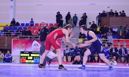 Видео финалов женской борьбы на чемпионате РК