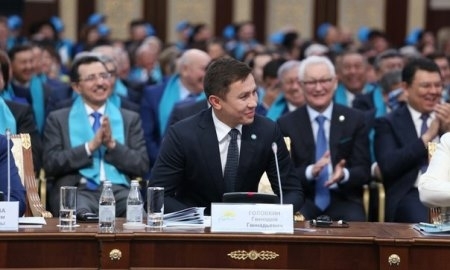 Фоторепортаж о пребывании Геннадия Головкина на внеочередном съезде партии «Нур-Отан» в Астане