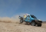 На «Дакаре» казахстанцы помогли внедорожнику встать на колеса