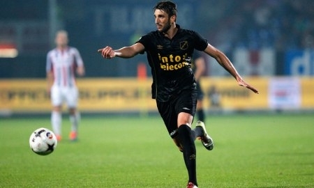 «Атырау» подписал контракт с македонским центрбеком