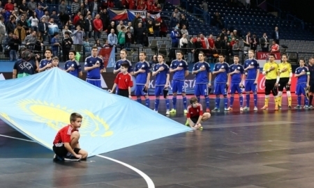 Казахстан ведет у Италии после первого тайма