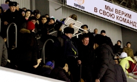 В Усть-Каменогорске хоккейный фанат избил болельщицу