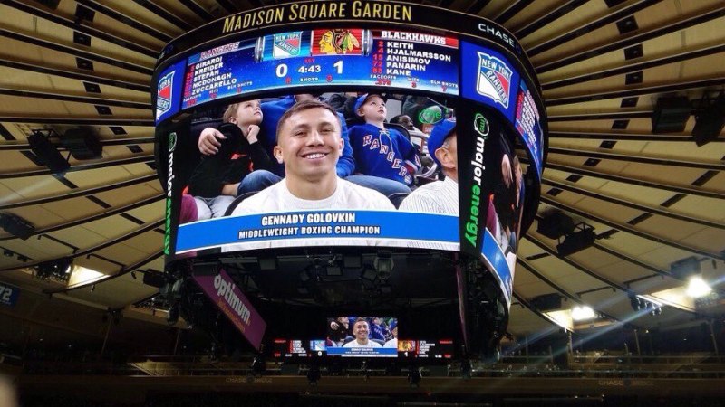 Геннадий Головкин вновь побывал на матче НХЛ