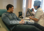 ​Серик Сапиев сдал кровь для спасения жизни ребенка