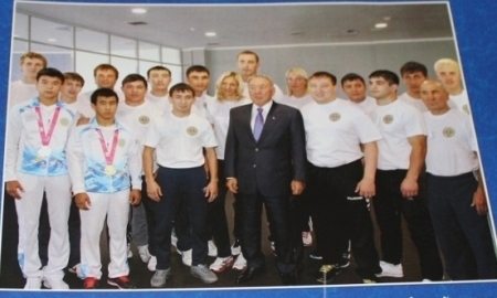 Именитые спортсмены в Караганде начали эстафету благодарности