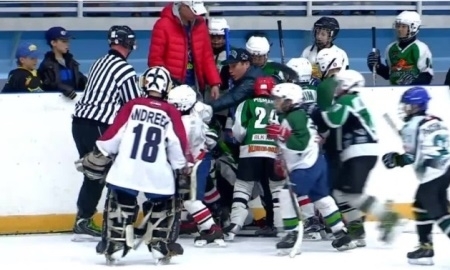 Хоккеисты Шымкента и Бишкека подрались на «Азиатском дерби»