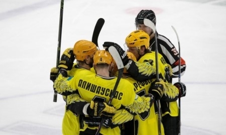 «Сарыарка» вышла вперед в серии 1/4 плей-офф ВХЛ