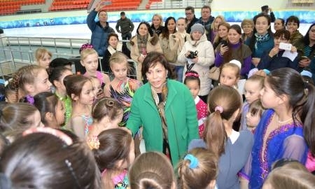 Олимпийская чемпионка Ирина Роднина провела мастер-класс для юных фигуристов в Астане