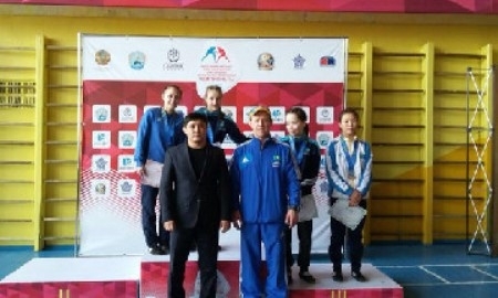 Акмолинские спортсменки привезли четыре медали чемпионата РК по женской борьбе