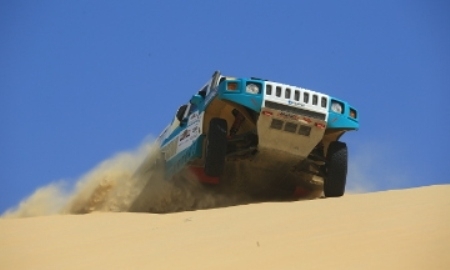 Казахстанские автогонщики успешно преодолели самый сложный этап ралли в Катаре