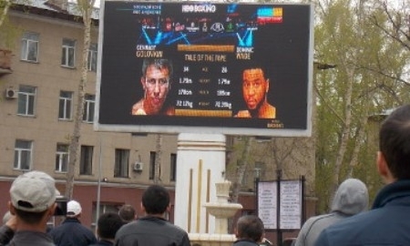 Карагандинцы на площади смотрели прямую трансляцию победного боя Головкина с Уэйдом