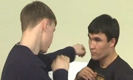 В Уральске Серик Сапиев провел мастер-класс для молодых спортсменов