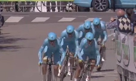 Видео победного финиша «Астаны» на стартовом этапе «Джиро дель Трентино»