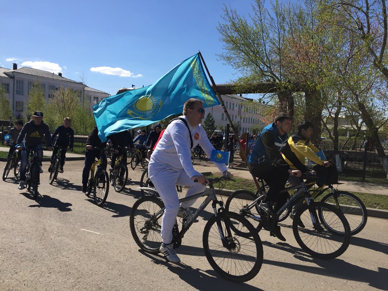 Ко Дню единства народа Казахстана в Кокшетау организовали велопробег
