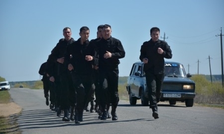 Полицейские СКО в честь Дня Победы совершили марш-бросок
