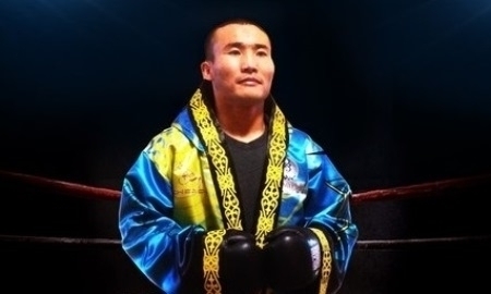 Канат Ислам представил перчатки и шорты на бой с Хуаном Де Анхелем