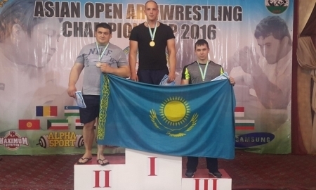 Акмолинцы завоевали пять золотых медалей на чемпионате Азии по армрестлингу