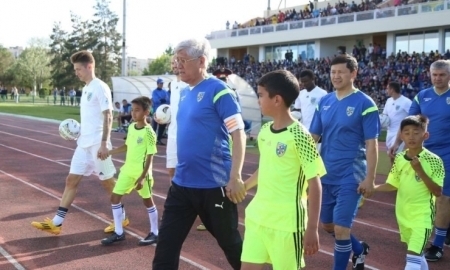 За команду юных футболистов «Жетысу» в матче с профессионалами сыграл глава региона