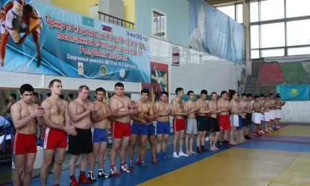 В Москве состоялся турнир по қазақ күресі