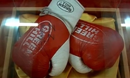 В Петропавловске пустили с молотка вещи прославленных спортсменов