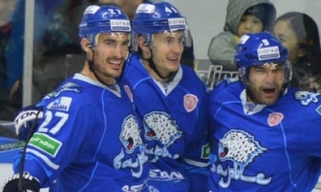 Лауреатами приза лучшей тройке сезона КХЛ второй год подряд стали Боченски, Бойд и Доус