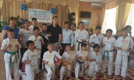 Актауская молодежь встретилась с известными боксерами