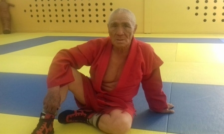 Чемпионом Казахстана по самбо стал 73-летний борец