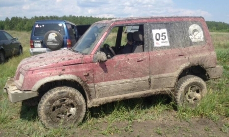 В Петропавловске на глиняном карьере прошли гонки на внедорожниках