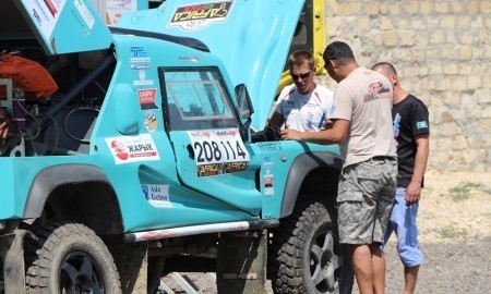 В Актау участники этапа Кубка мира по ралли-рейдам готовятся к заезду