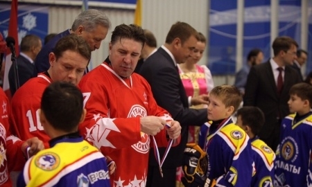 Фетисов и Буре вручили серебряные медали клубу из Алматы на EuroChem Cup — 2016