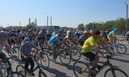 В Актобе 147-летие города отметили велопробегом