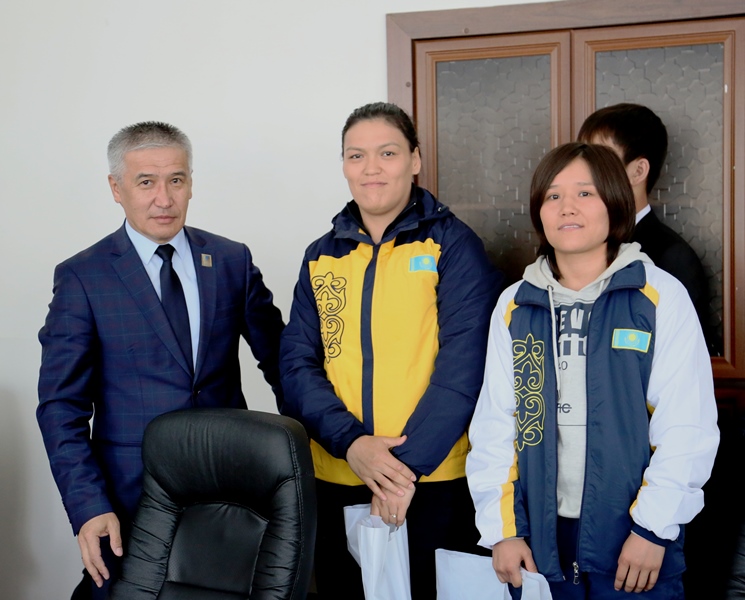 Ляззат Кунгейбаева и Сания Султанкызы встретились со студентами ЕНУ