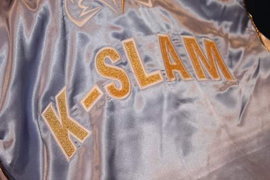 Канат Ислам представил перчатки и шорты на бой с Хуаном Де Анхелем