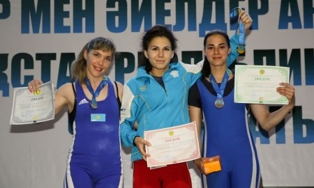 Определились первые чемпионы Казахстана по тяжелой атлетике