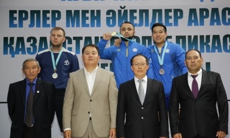 Рахимов  и Линдер стали чемпионами Казахстана по тяжелой атлетике