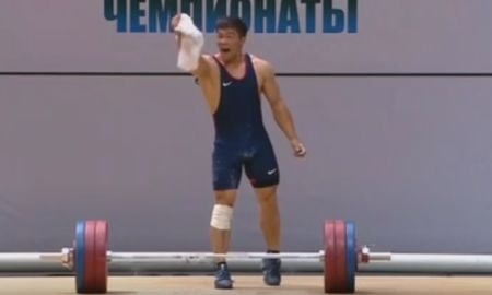 Тяжелоатлет Седов шокировал публику скандальной выходкой на чемпионате Казахстана