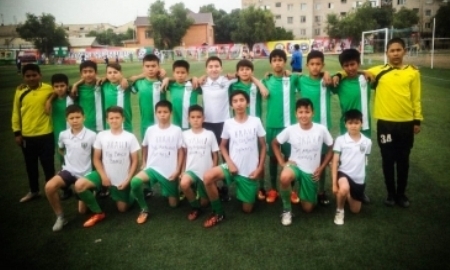 Воспитанники футбольного центра «Атырау» поддержали Конысбаева