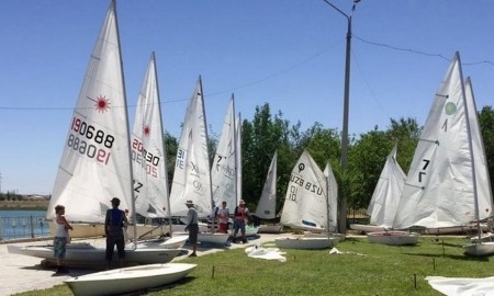 Яхтсмен из Актау взял «серебро» на чемпионате Узбекистана по парусному спорту