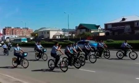Полицейские устроили веломарафон на улицах Астаны