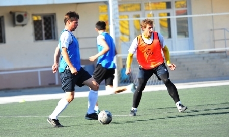 «Каспий» провел двусторонку