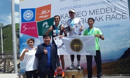 В день открытия «канатки» на «Медеу» алматинцы побежали по горам в поддержку детей