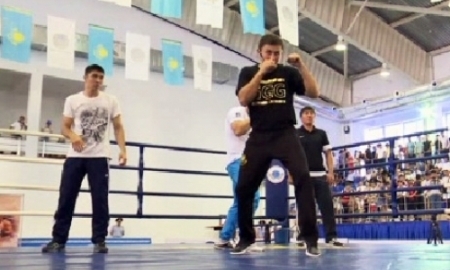 Головкин провел мастер-класс для спортсменов Атырауской области